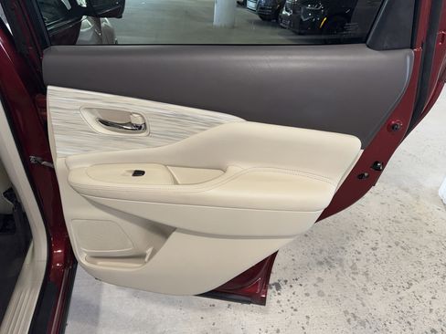 Used 2018 Nissan Murano Platinum image 11