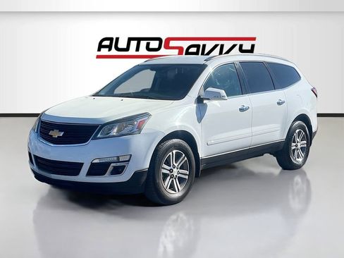 Used 2017 Chevrolet Traverse LT image 3