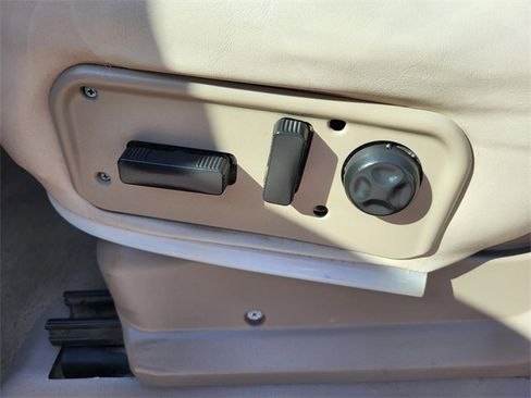 Used 2001 Chevrolet Tahoe LT w/ LT Preferred Equipment Group image 14