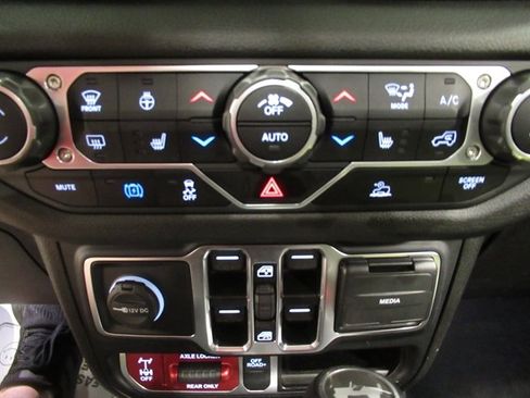 Used 2024 Jeep Wrangler Unlimited AWD/4WD image 29