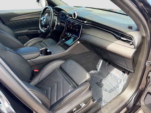 Certified 2024 Maserati Grecale Trofeo image 13