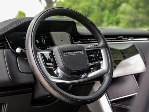 New 2026 Land Rover Range Rover Long Wheelbase SE AWD/4WD image 19