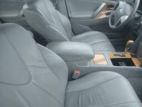 Used 2007 Toyota Camry XLE w/ Leather Pkg FWD image 3