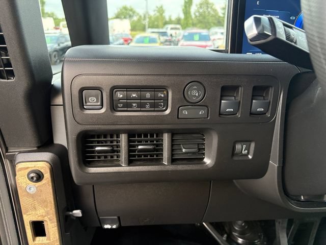 Used 2024 Chevrolet Brightdrop 600 w/ Commercial Equipment Package AWD/4WD image 19