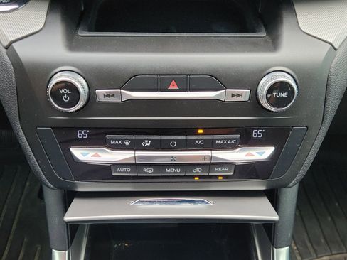 Used 2020 Ford Explorer XLT w/ Equipment Group 202A RWD image 22