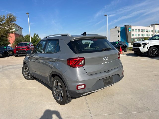 Used 2021 Hyundai Venue SEL FWD image 4