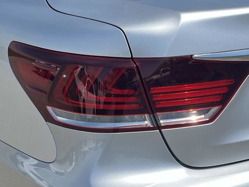 Used 2017 Lexus LS 460 w/ Comfort Package RWD image 10