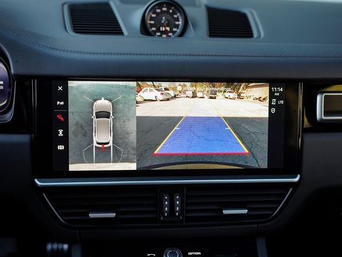 Used 2022 Porsche Cayenne GTS w/ Premium Package Plus image 33