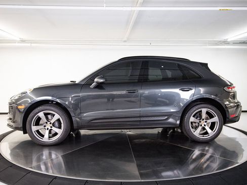 Certified 2023 Porsche Macan AWD/4WD image 2