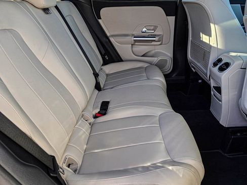 Used 2025 Mercedes-Benz GLA 250 4MATIC image 37