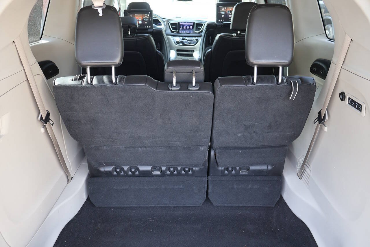 Used 2018 Chrysler Pacifica Limited FWD image 8