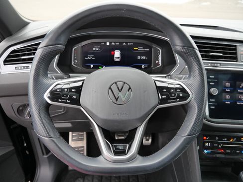Certified 2022 Volkswagen Tiguan SEL R-Line image 26