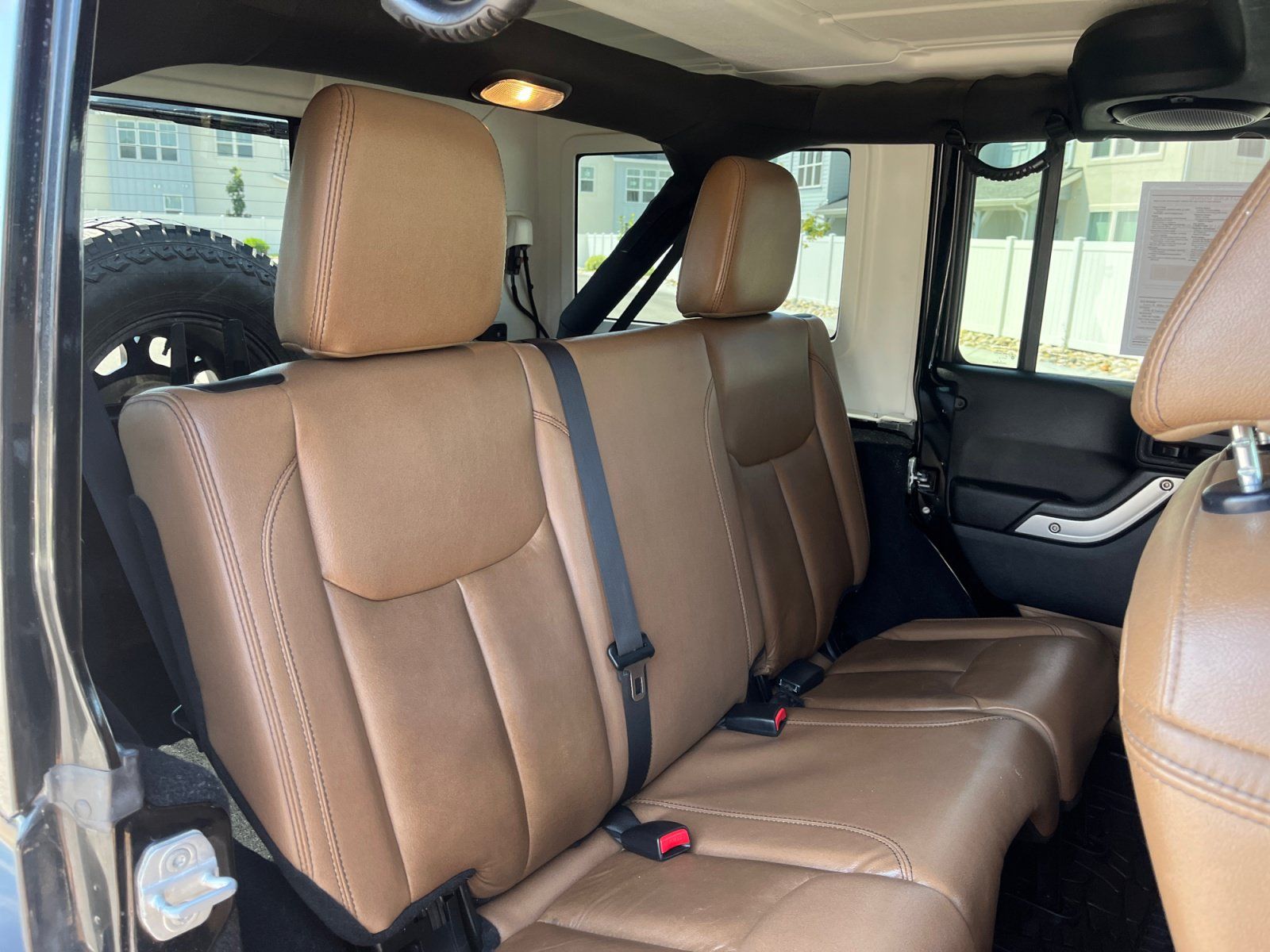 Used 2013 Jeep Wrangler Unlimited Rubicon w/ Connectivity Group AWD/4WD image 22