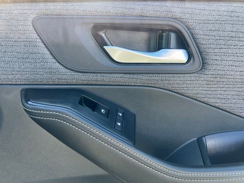 Used 2022 Nissan Rogue SV FWD image 35