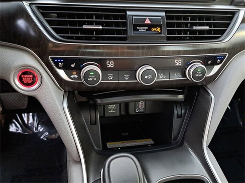 Used 2018 Honda Accord Touring image 30