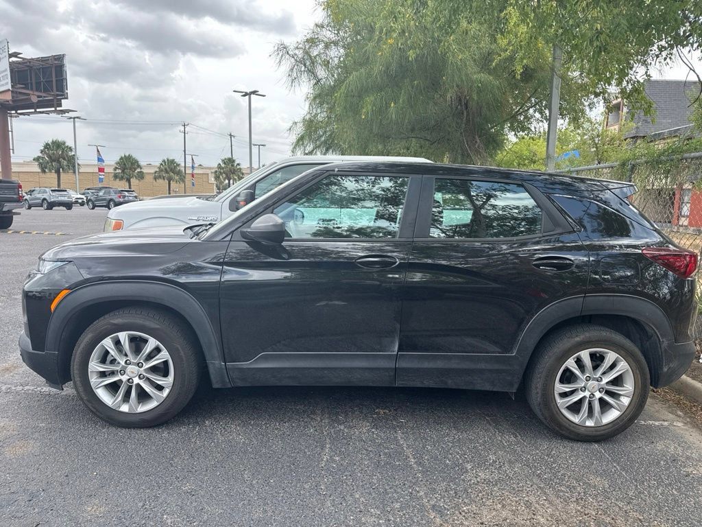 Used 2021 Chevrolet TrailBlazer LS FWD image 2