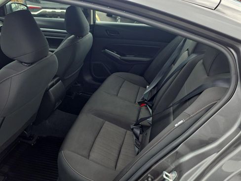 Used 2023 Nissan Altima 2.5 SV image 14