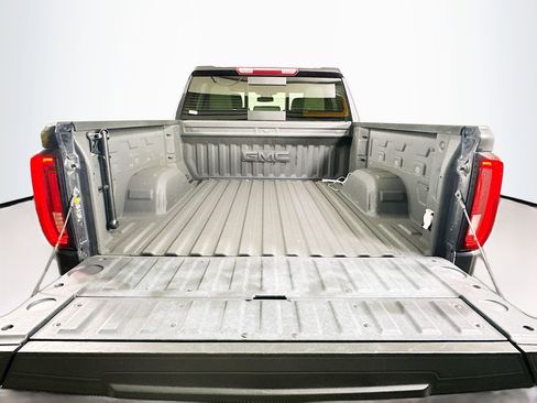 Used 2022 GMC Sierra 1500 SLT AWD/4WD image 28