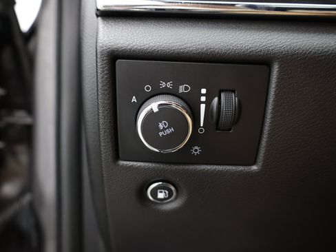 Used 2020 Jeep Grand Cherokee Limited w/ Premium Lighting Group AWD/4WD image 17