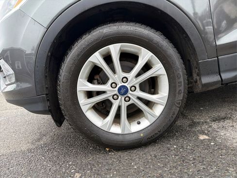 Used 2018 Ford Escape SE image 19