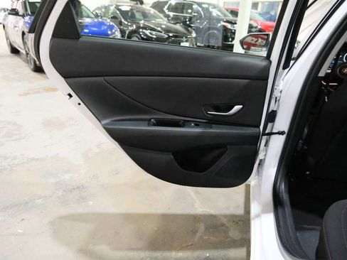 Used 2025 Hyundai Elantra SEL image 21