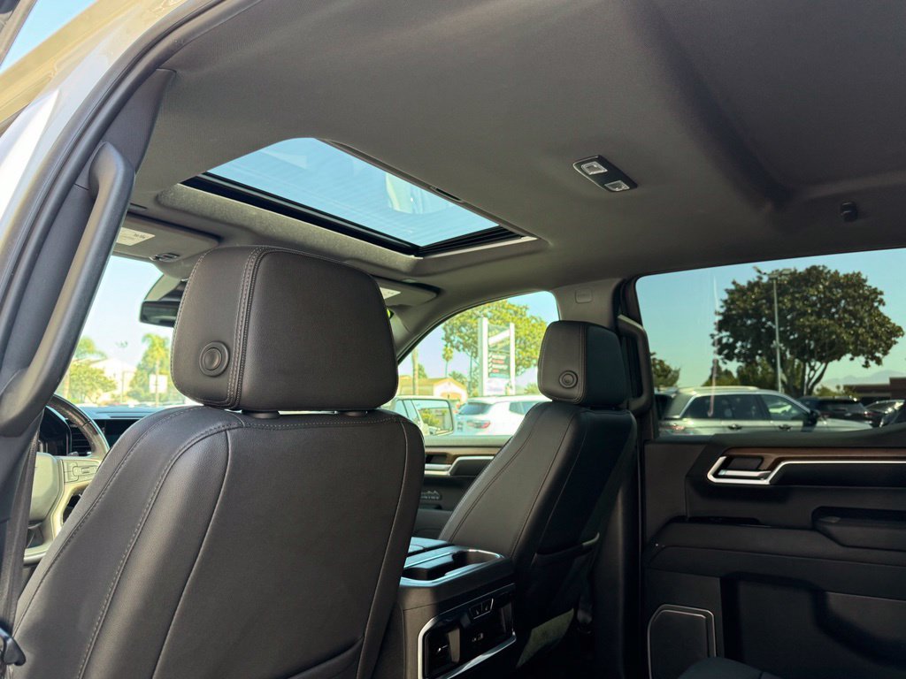 Used 2022 Chevrolet Silverado 1500 High Country w/ High Country Premium Package AWD/4WD image 15