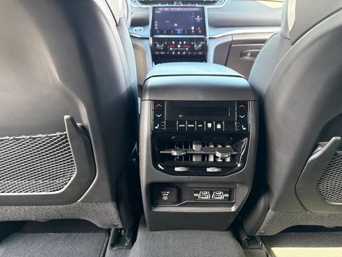 Used 2023 Jeep Grand Cherokee Overland w/ Adv Protech Group III AWD/4WD image 19