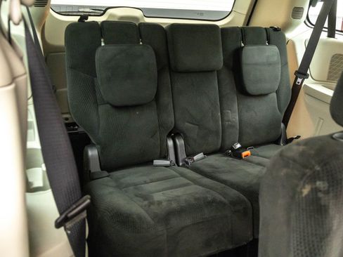 Used 2016 Dodge Grand Caravan American Value Package image 35