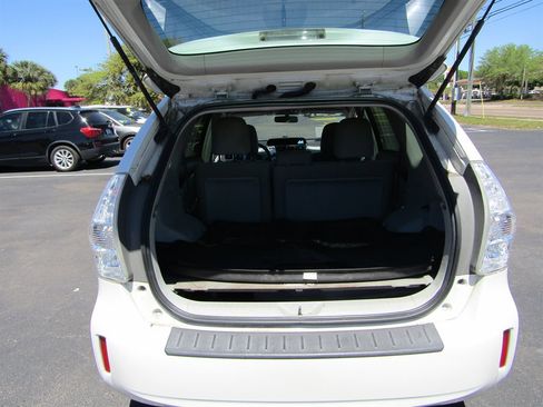 Used 2014 Toyota Prius V Two image 7