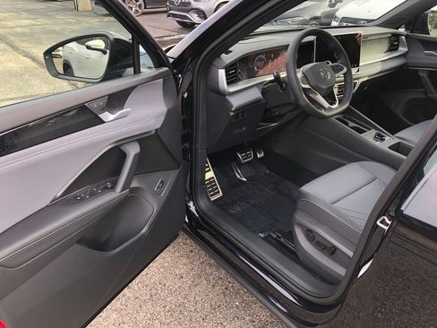 New 2026 Volkswagen Tiguan SE R-Line AWD/4WD image 10