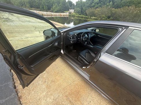 Used 2019 Toyota Camry SE FWD image 10