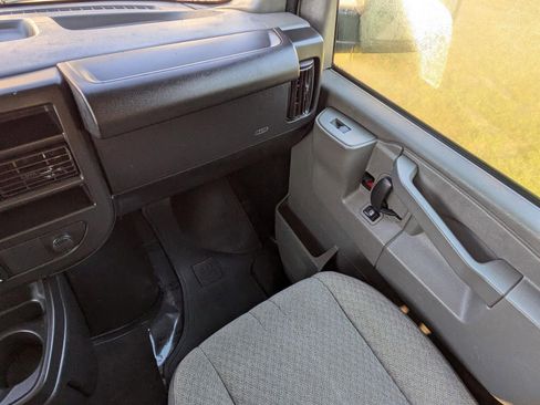 Used 2020 Chevrolet Express 2500 LT w/ LT Preferred Equipment Group image 16