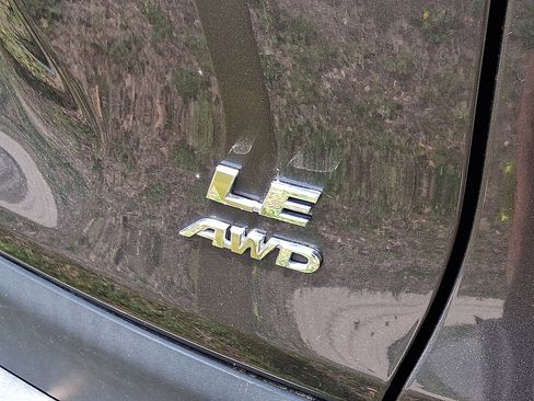 Used 2023 Toyota RAV4 LE AWD/4WD image 4