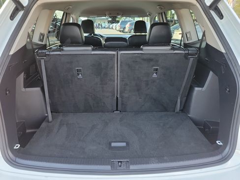 Used 2024 Volkswagen Atlas SE image 24