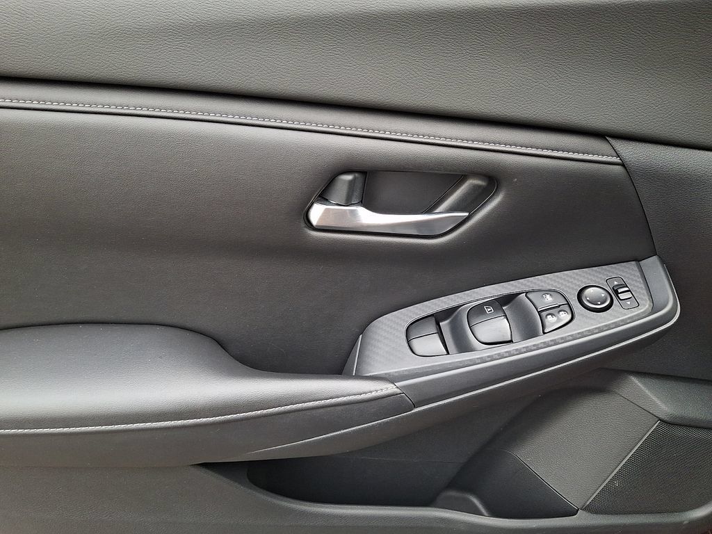 Used 2020 Nissan Sentra SV FWD image 13