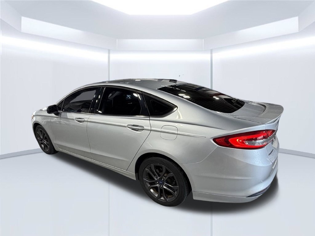 Used 2018 Ford Fusion SE w/ Equipment Group 201A FWD image 5