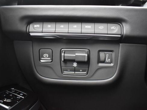 Certified 2026 Cadillac Escalade Platinum Sport w/ LPO, ONYX Package AWD/4WD image 17