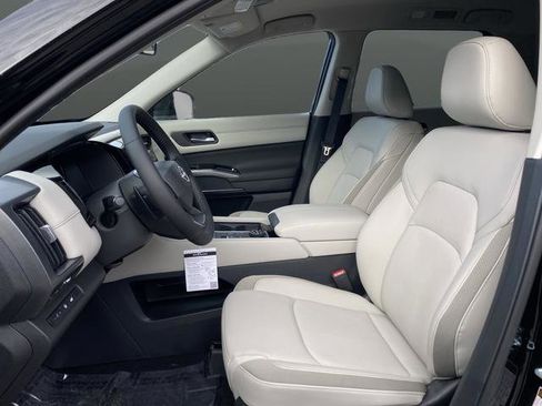 New 2026 Nissan Pathfinder SL image 4