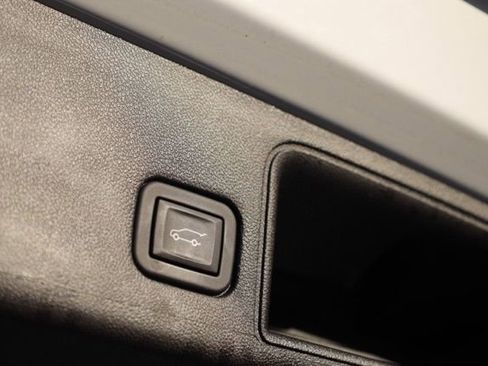 Used 2023 GMC Terrain SLE w/ Driver Convenience Package image 34