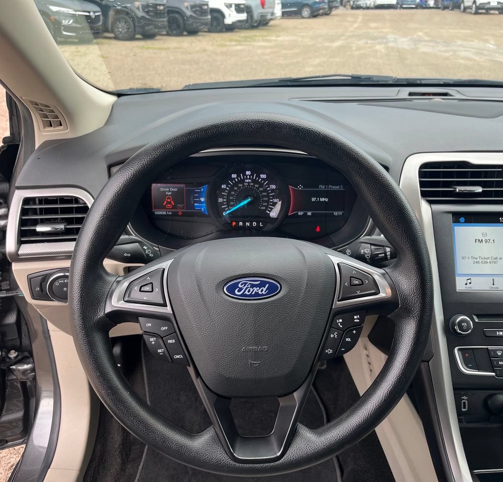 Used 2018 Ford Fusion SE w/ Fusion SE Technology Package FWD image 21