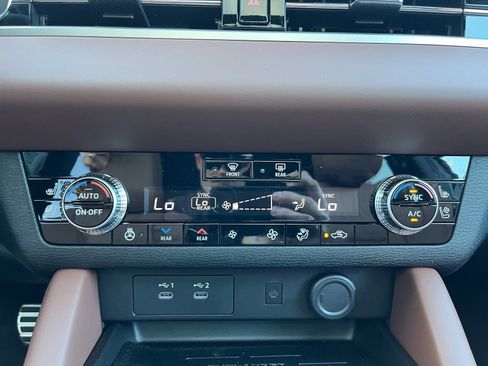 New 2026 Mitsubishi Outlander SEL image 17