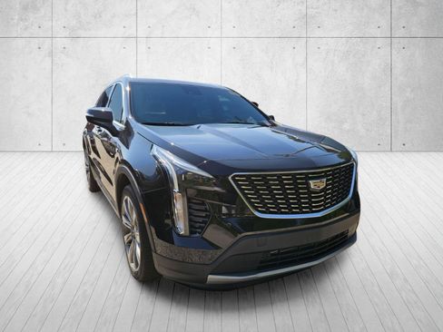 Used 2023 Cadillac XT4 Premium Luxury AWD/4WD image 3