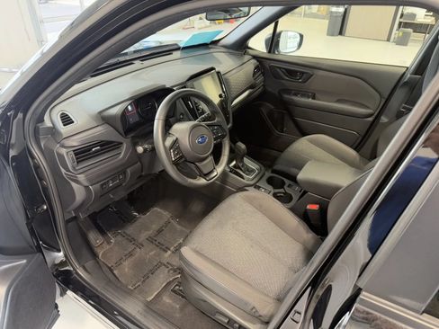 Used 2025 Subaru Forester Premium AWD/4WD image 9