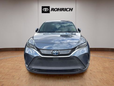 Used 2022 Toyota Venza LE image 2