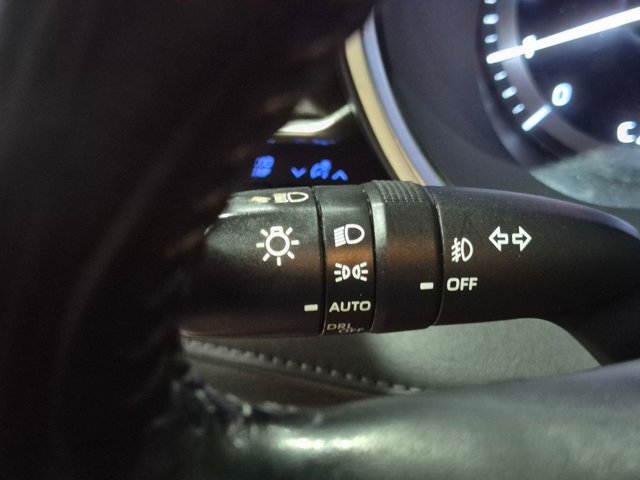 Used 2021 Toyota Highlander XLE FWD image 18