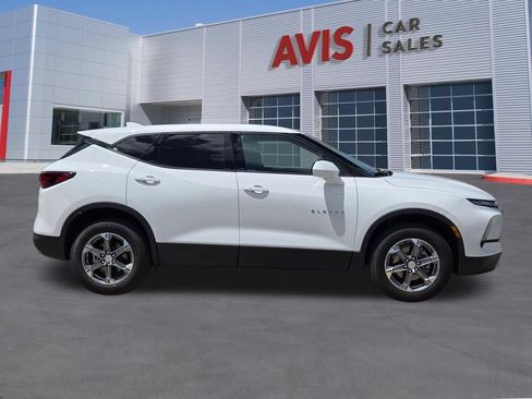 Used 2025 Chevrolet Blazer LT FWD image 5