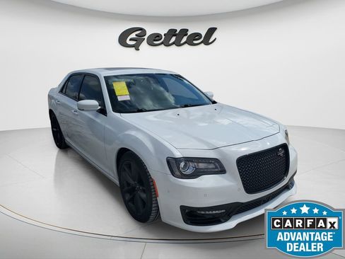 Used 2023 Chrysler 300 C image 2