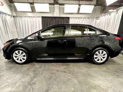 Used 2022 Toyota Corolla LE image 9