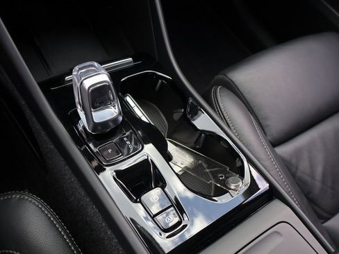 Used 2023 Volvo XC40 B5 Ultimate w/ Protection Package Premier image 24