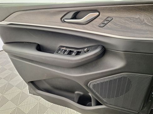 New 2025 Jeep Grand Cherokee Limited w/ Black Appearance Package image 25